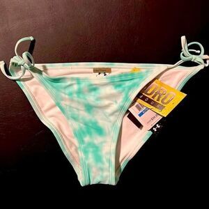 𝅺Under Armor bikini bottom XL
